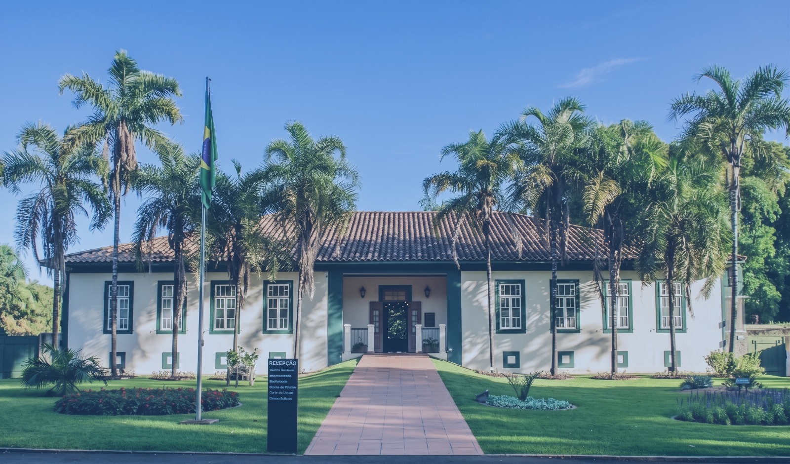 Fachada e recepção